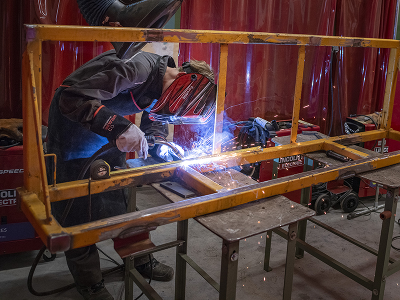 Student Aeres MBO Dronten aan het lassen