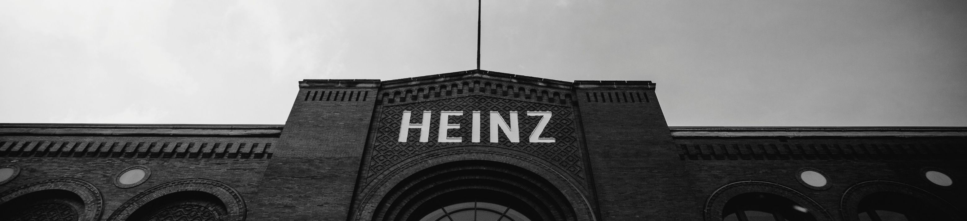 Teun werkt aan voedselveiligheid tijdens stage bij Heinz