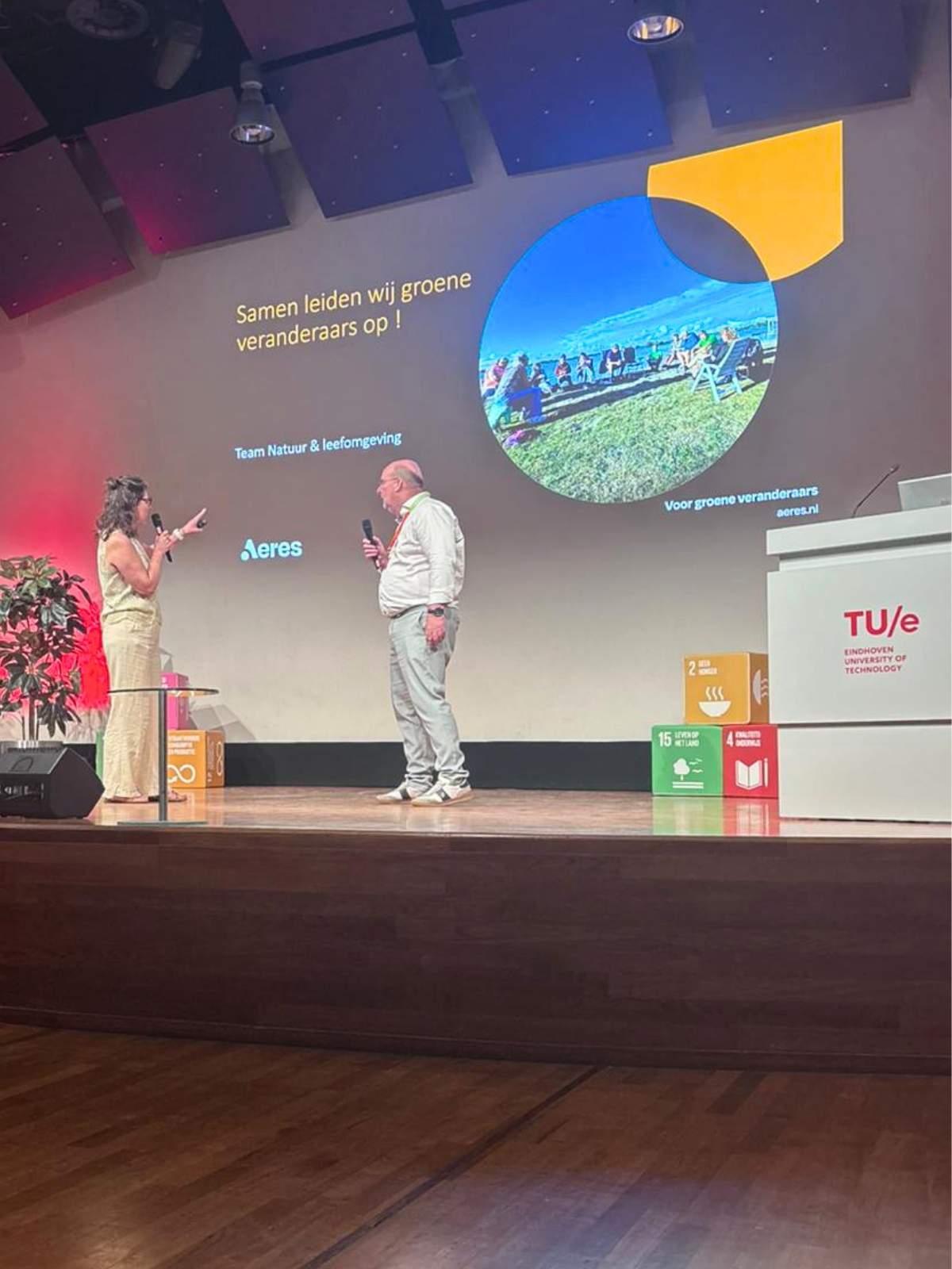 Marcel en Judith op het podium onderwijsteam van het jaar