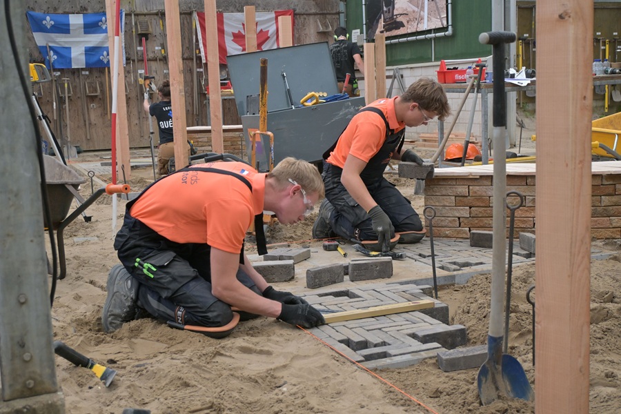 Voorbereidingen WorldSkillls 2026 met links Daan Blonk en rechts Hidde Kruit