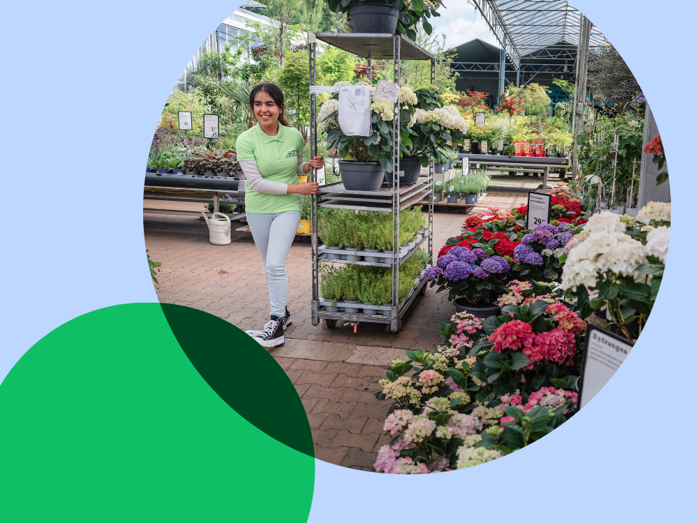 meisje met bloemenkar